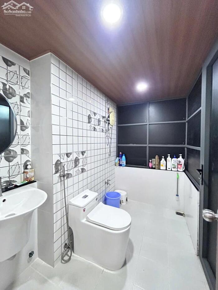 Hình ảnh 4,28 TỶ- CHUNG CƯ 152/11 NGUYỄN THỊ TẦN P2 Q8- CĂN HỘ SÂN VƯỜN 105,1M2 SỔ SẴN CC LIỀN , NỘI THẤT XỊN XÒ 2