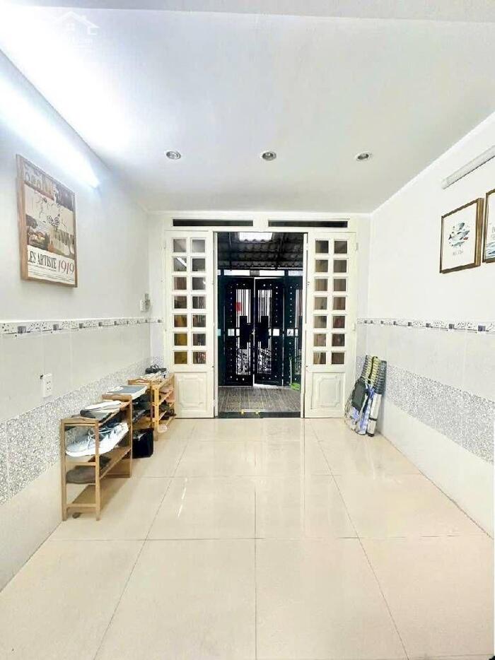 Hình ảnh NHÀ ĐẸP THÀNH THÁI, Q.10, 100m2 DTSD, 3 TẦNG, HẺM 3M, KHU PHÂN LÔ, HOÀN CÔNG ĐỦ, GẦN CHỢ, TRƯỜNG HỌC, CHỈ 6.X T.Ỷ 4