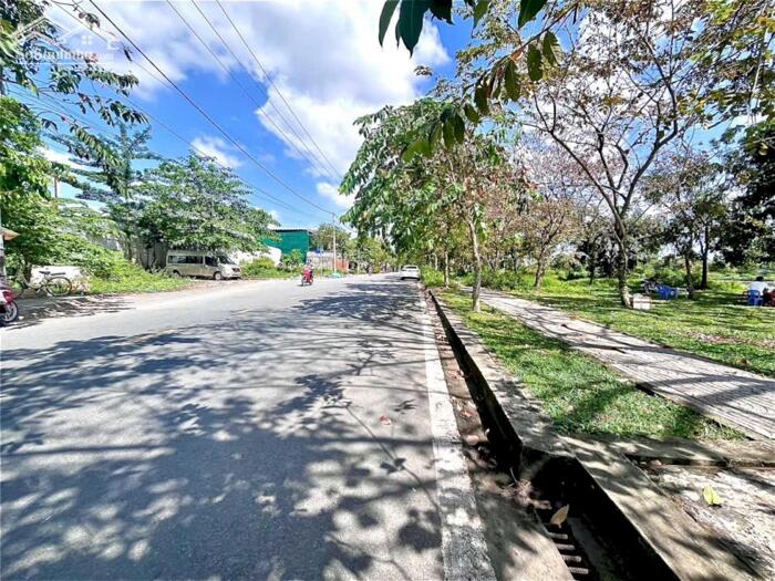 Hình ảnh Bán Cặp Nền cách Hồ Bún Xáng 25m - Trục chính thông qua đường Lò Mổ 1