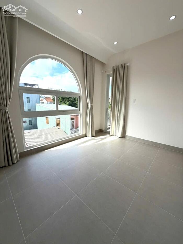 Hình ảnh 5.75 tỷ _ nhà đẹp 3 tầng Núi Thành Full Nôi Thất , 57m² 3