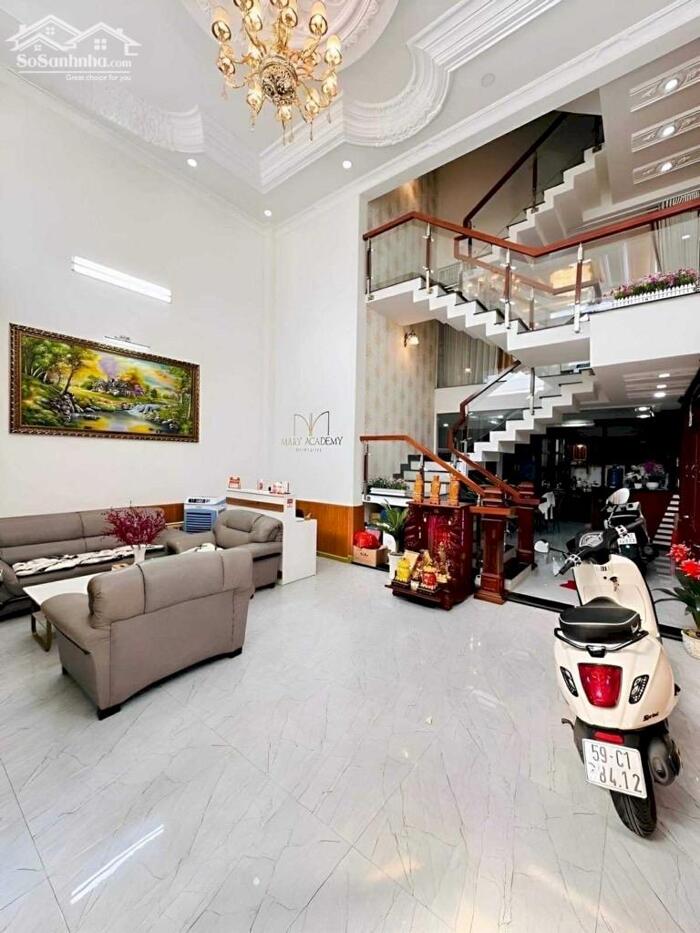 Hình ảnh Chỉ 16 tỷ xí có nhà 5 lầu HXH đẹp ngang 6.5m 104m2 vài bước ra Phan Huy Ích tới Emart. 3