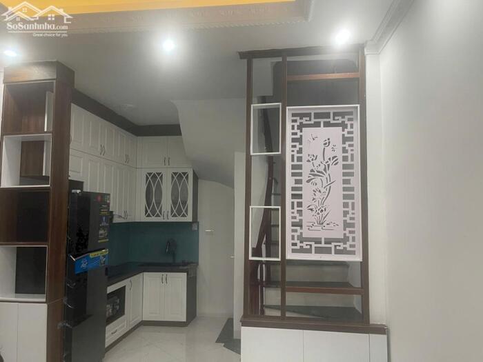 Hình ảnh Chỉ 6,5 tỷ nhà xây mới Cự Khối 4,5 tầng full nội thất, định cư đón tết được ngay, 10m ra ô tô tránh 0