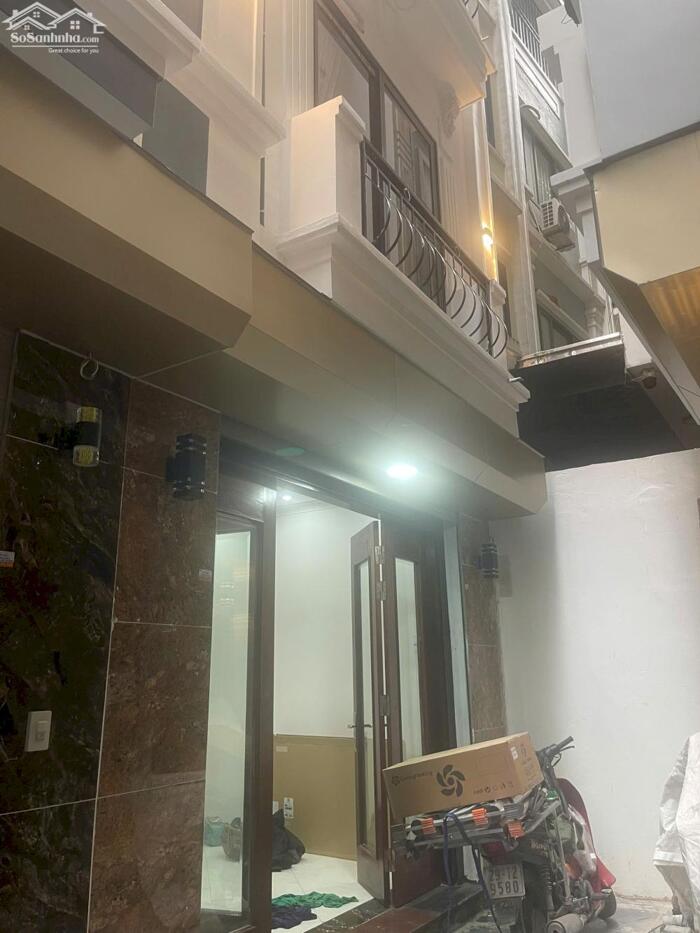 Hình ảnh Chỉ 6,5 tỷ nhà xây mới Cự Khối 4,5 tầng full nội thất, định cư đón tết được ngay, 10m ra ô tô tránh 7