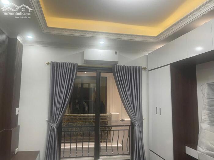 Hình ảnh Chỉ 6,5 tỷ nhà xây mới Cự Khối 4,5 tầng full nội thất, định cư đón tết được ngay, 10m ra ô tô tránh 6