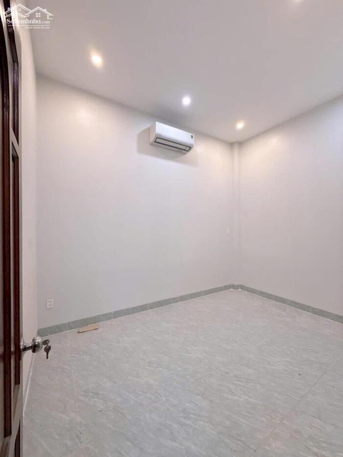 Hình ảnh Nhà 3 phòng Ngủ - Gần ĐHYD, ĐKTW, Hồ Bún Xáng ĐHCT - Ô Tô đậu trong Nhà 3