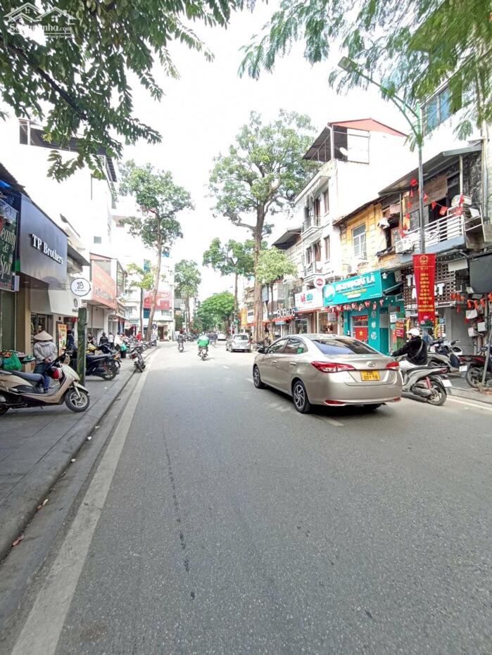 Hình ảnh Mặt Phố Quán Thánh Mặt Tiền 5M 3 Tầng 22 Tỷ SDCC Vỉa Hè Rộng Đẹp 0