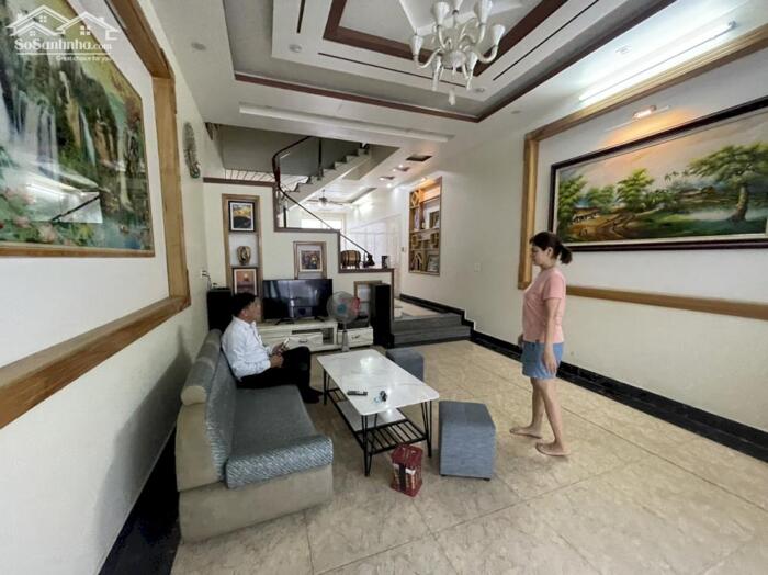 Hình ảnh Cho thuê nguyên căn sân cổng 110m2 Văn Cao, 4 p.ngủ. 2