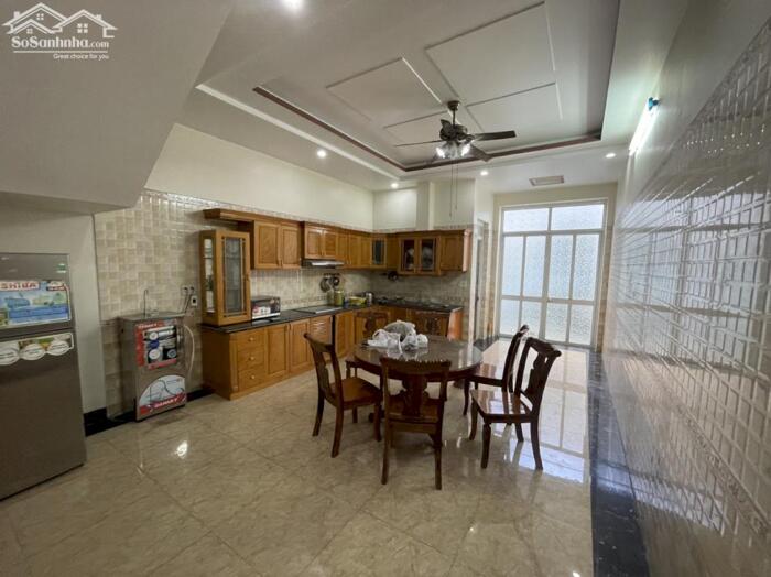 Hình ảnh Cho thuê nguyên căn sân cổng 110m2 Văn Cao, 4 p.ngủ. 8