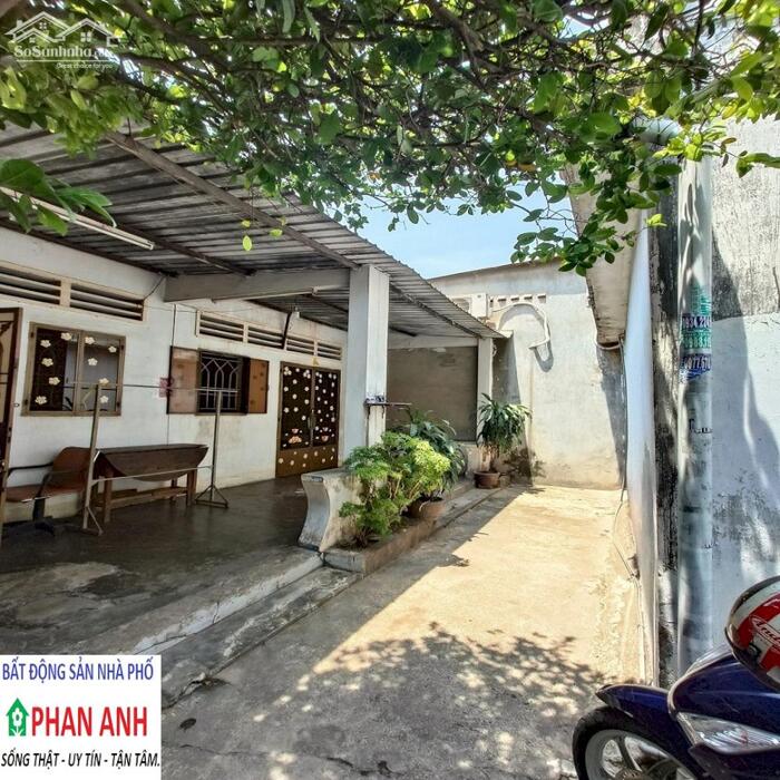 Hình ảnh Bán gấp nhà phố Quận 9 | Hẻm xe hơi 1 sẹc đường Đỗ Xuân Hợp | 135 m² đất, chỉ có 54 tr/ m². 1
