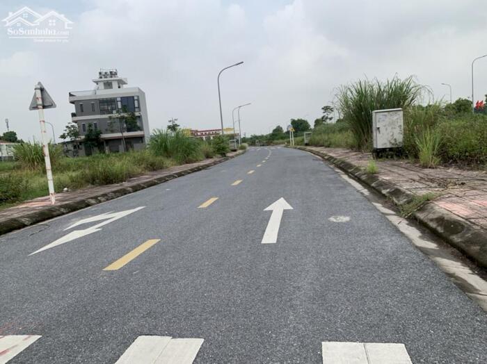 Hình ảnh Nhỉnh 16 tỷ đất phân lô vỉa hè, vừa dư địa phát triển vừa định cư đều được, gần hồ 30ha chỉ vài bước chân 0