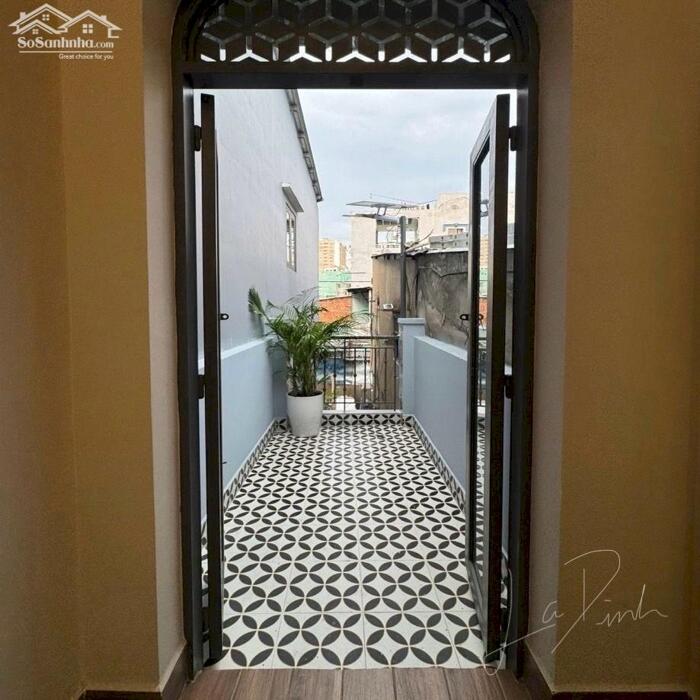 Hình ảnh Nhà siêu đẹp Lạc Long Quân, xe tải đậu trước nhà, DTCN 38m2, 2 tầng, tài chính 4Tỷ, pháp lý chuẩn 4