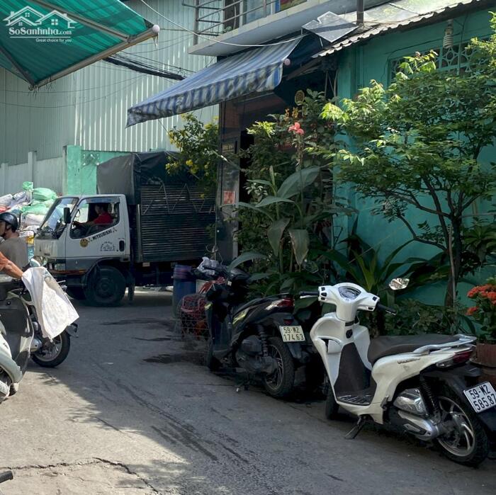 Hình ảnh Nhà siêu đẹp Lạc Long Quân, xe tải đậu trước nhà, DTCN 38m2, 2 tầng, tài chính 4Tỷ, pháp lý chuẩn 6