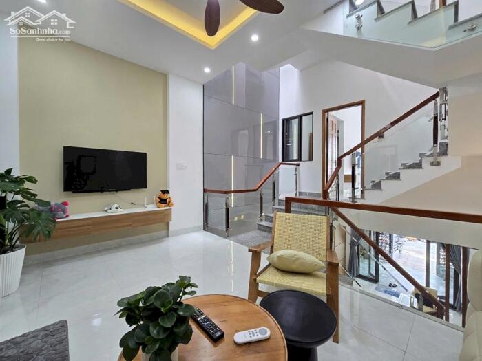 Hình ảnh Chính chủ gửi bán nhà 3 tầng Full Nội Thất MT Bàu Năng 6,P Thanh Khê.Đà Nẵng 4