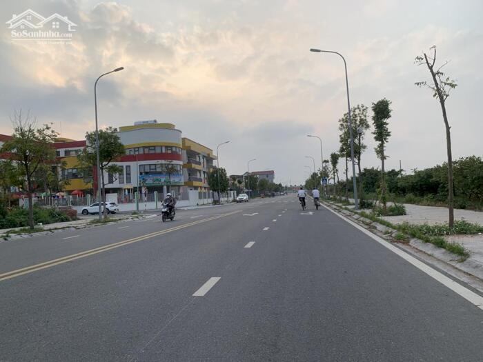 Hình ảnh Bán LÔ GÓC khu đấu giá Cự Khối đường 15m, tặng nhà 3,5 tầng mới đầy đủ công năng sử dụng 2