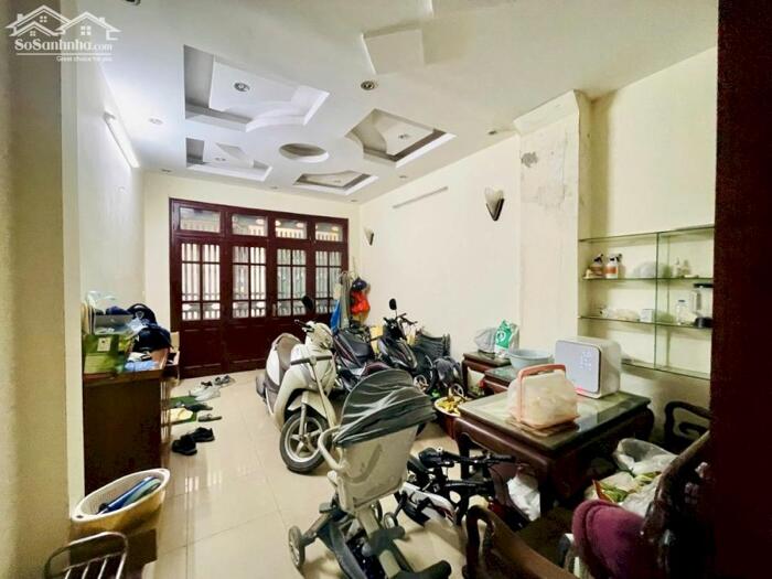 Hình ảnh Bán nhà Nguyễn Đình Hoàn, Cầu Giấy, 45m2 x 5 tầng, 6PN, 2 Thoáng, Ngõ Nông, Giá 13.99 Tỷ 0