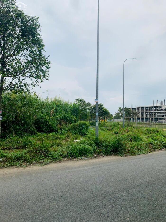 Hình ảnh Bán Cặp góc nhìn ra Trường Học , Sân Bóng Trường Cấp 2 KDC Tân Phú 3