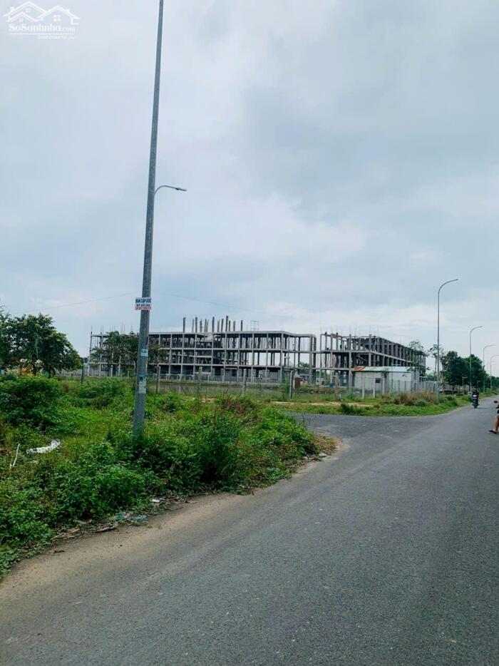 Hình ảnh Bán Cặp góc nhìn ra Trường Học , Sân Bóng Trường Cấp 2 KDC Tân Phú 2