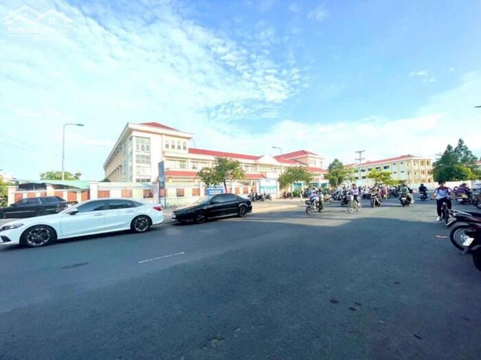 Hình ảnh Bán GẤP Nền - MẶT TIỀN - vị trí đẹp. Đối diện cổng 2 trường Học, vị trí đẹp 3