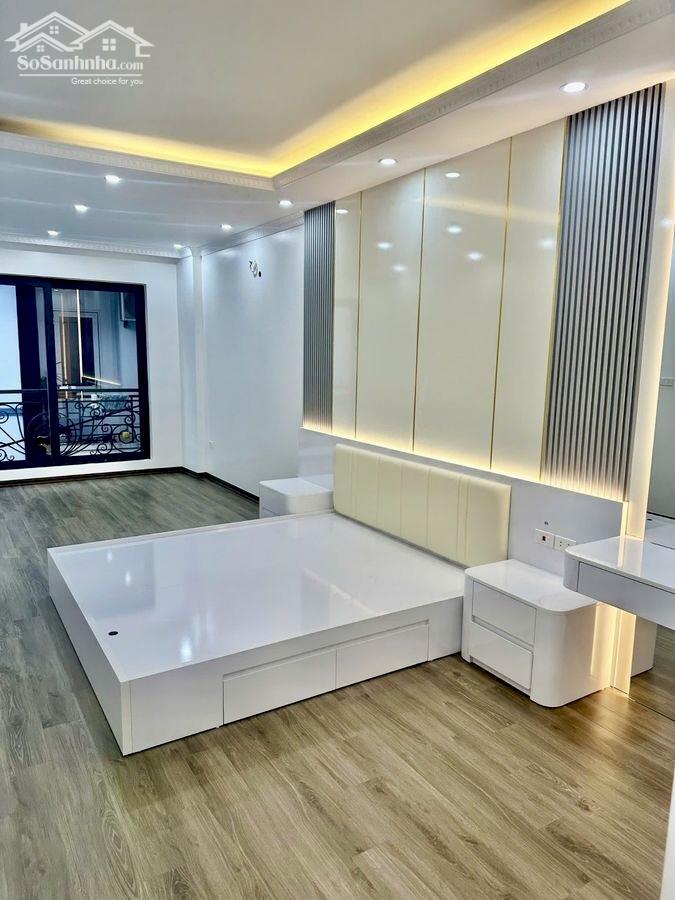 Hình ảnh Bán Nhà Phố Cầu Giấy, DT 46m, 7 Tầng Thang Máy, 4PN, 2 Thoáng, Sổ Đỏ, Giá 15,5 Tỷ 1