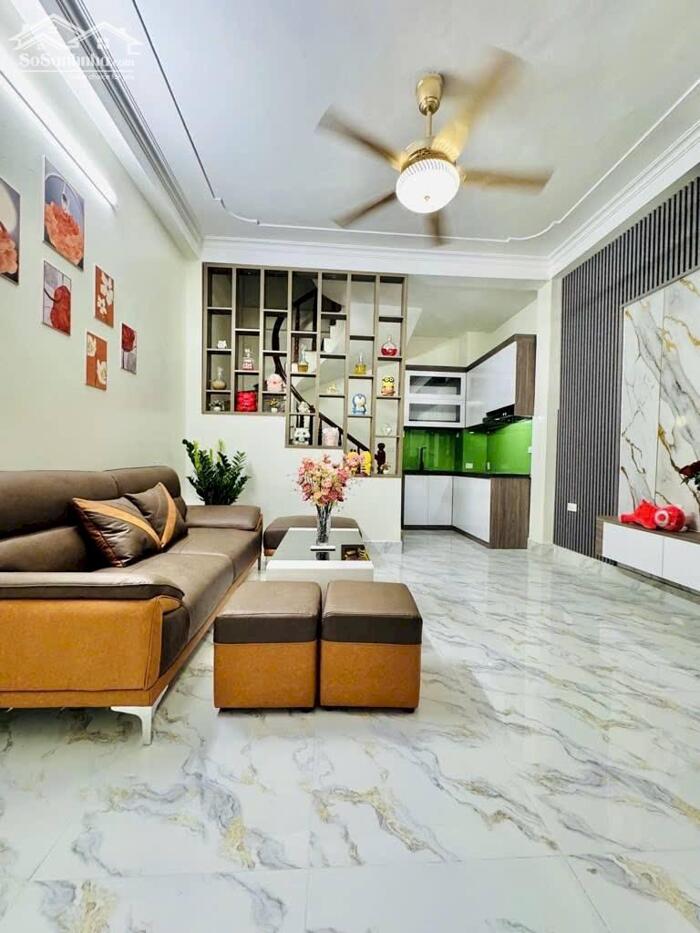 Hình ảnh Bán Nhà Ngõ 12 Việt Hưng, Long Biên 33m2, 5T giá 6,5 tỷ (ô tô cách nhà 25m) 0