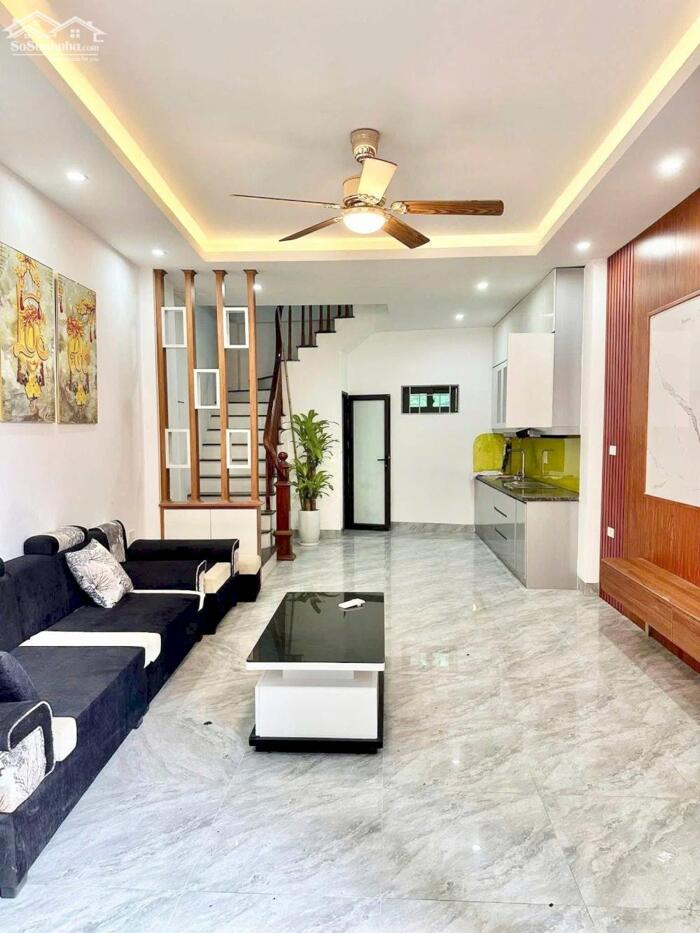 Hình ảnh Bán Nhà Ngõ 206 Cổ Linh, 33m2, 5T giá 7,1 tỷ (ô tô VF3 đỗ cách nhà 25) 0