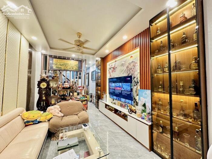 Hình ảnh Bán nhà đẹp Thái Thịnh - Đống Đa, 46m x 5 tầng, 6PN, Gần Ô Tô, 2 Thoáng, 14,8 Tỷ 1