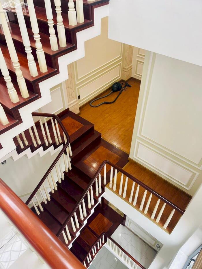 Hình ảnh 20 triệu - CHO THUÊ hoặc BÁN NHÀ 4 TẦNG, KỀ GÓC NGÃ BA ĐÈN XANH ĐỎ NGUYÊN VĂN CỪ (Đầu KHU HỒNG PHÁT) 15