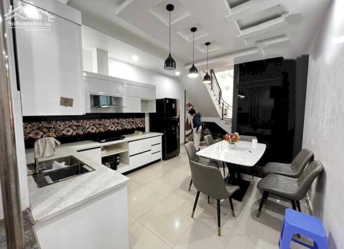 Hình ảnh Cho thuê nhà 4 ngủ khép kín (70m2) tại phố Văn Cao 3