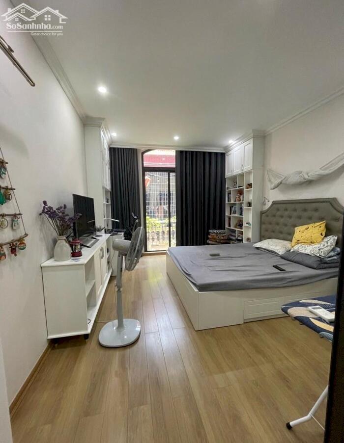 Hình ảnh Bán nhà Đặng Tiến Đông_ba gác đỗ cửa_sát phố_ở sướng_32m2_giá chào 9,8 tỷ 2