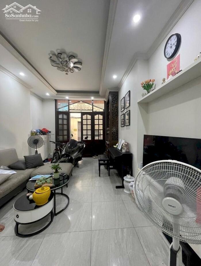 Hình ảnh Bán nhà Đặng Tiến Đông_ba gác đỗ cửa_sát phố_ở sướng_32m2_giá chào 9,8 tỷ 0