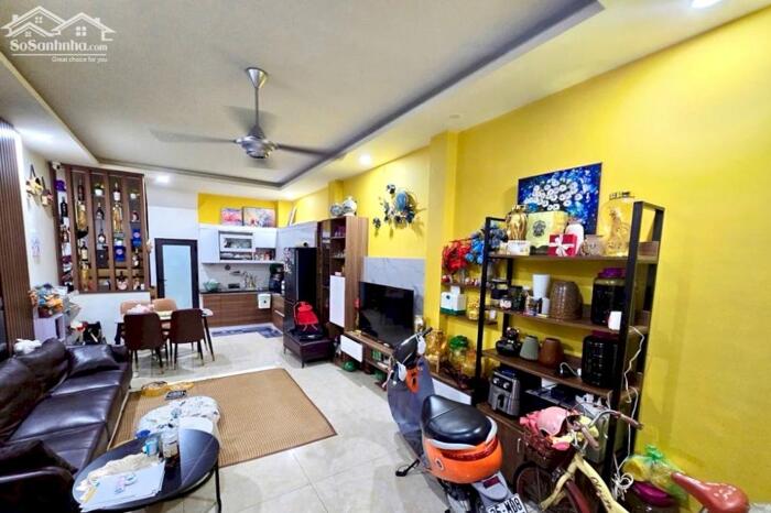 Hình ảnh Bán nhà Đặng Tiến Đông_5 tầng chắc chắn ở ngay_sổ đỏ sẵn_45m2_giá chào 11,5 tỷ 0