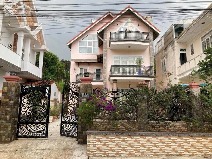 Hình ảnh Villa 2 Mặt Tiền Lý Nam Đế Sân Vườn Rộng DT : 346m - Giá : 34 Tỷ 1