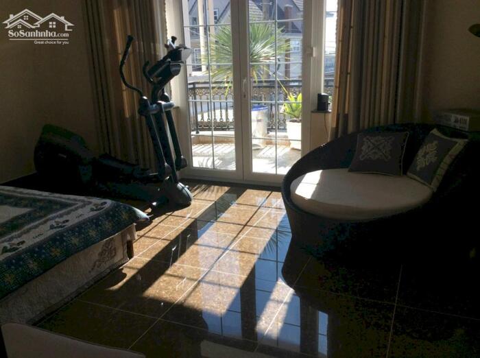 Hình ảnh Villa 2 Mặt Tiền Lý Nam Đế Sân Vườn Rộng DT : 346m - Giá : 34 Tỷ 6