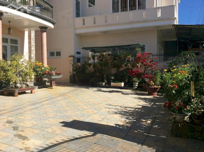 Hình ảnh Villa 2 Mặt Tiền Lý Nam Đế Sân Vườn Rộng DT : 346m - Giá : 34 Tỷ 8