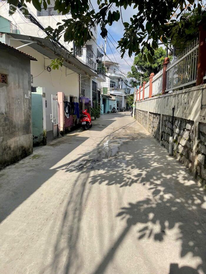 Hình ảnh Hàng Giá Đẹp Trước Tết - Nhà cấp 4 hẻm đường Phong Châu gần cầu Phong Châu. 1
