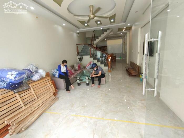 Hình ảnh Cho thuê nhà sân cổng riêng Văn Cao, DT: 110m2, 4 p.ngủ. 0