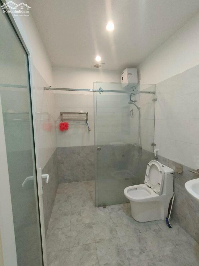 Hình ảnh Cho thuê nhà sân cổng riêng Văn Cao, DT: 110m2, 4 p.ngủ. 9