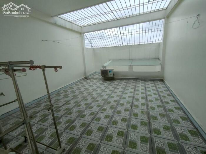 Hình ảnh Cho thuê nhà sân cổng riêng Văn Cao, DT: 110m2, 4 p.ngủ. 6