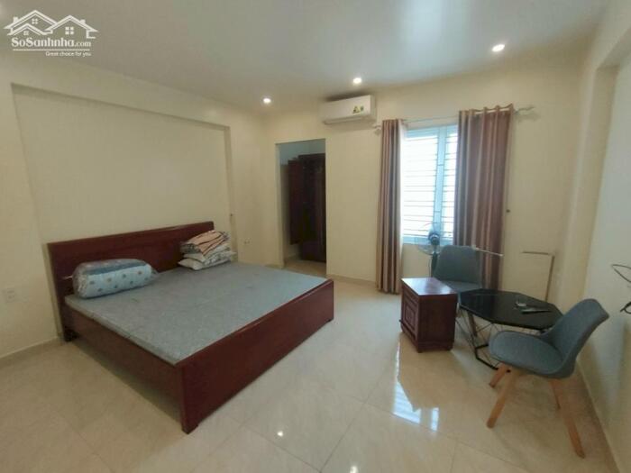 Hình ảnh Cho thuê nhà sân cổng riêng Văn Cao, DT: 110m2, 4 p.ngủ. 4