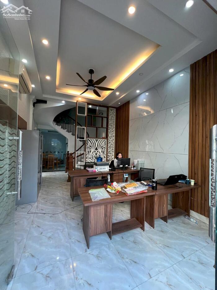 Hình ảnh Cho thuê nguyên căn lô góc Văn Cao, 4 p.ngủ (55m2). 0