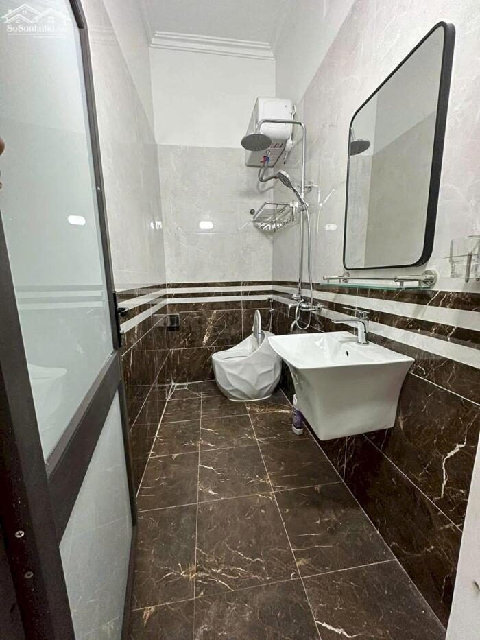 Hình ảnh Cho thuê nguyên căn lô góc Văn Cao, 4 p.ngủ (55m2). 6