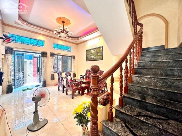 Hình ảnh NHÀ CMT8 – GẦN METRO – 5.2x12m – 3 TẦNG – 4PN – PHÙ HỢP GIA ĐÌNH CÓ CON – 9.X TỶ 2