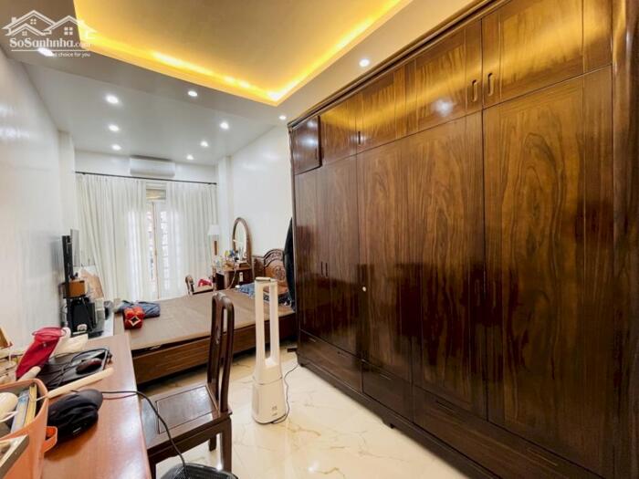 Hình ảnh Bán nhà Trần Quang Diệu_vỉa hè ô tô tránh_kd sầm uất_35m2_giá chào 23,5 tỷ 3