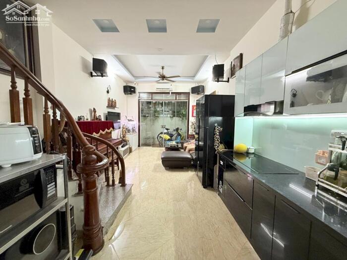 Hình ảnh Bán nhà Tôn Đức Thắng 63m2 nhà mới kinh doanh tốt gần phố khu dân trí cao 18 tỷ 2