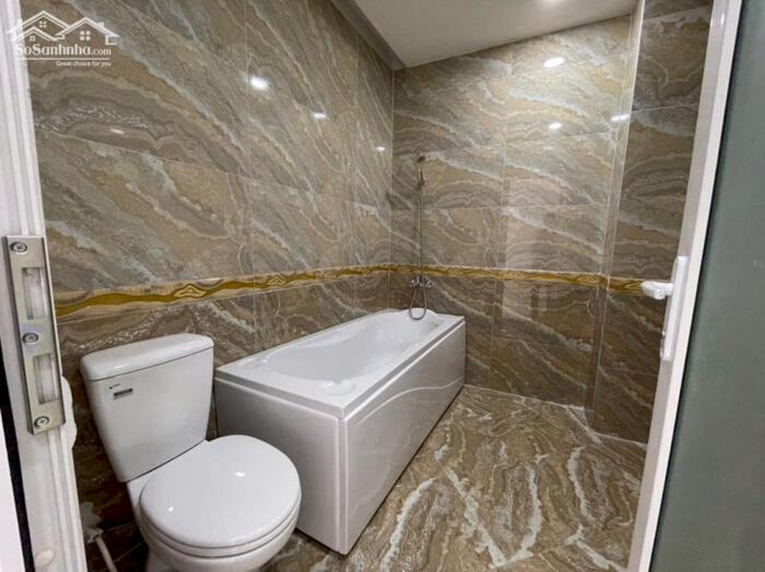 Hình ảnh Cho thuê tòa nhà VP 7 tầng mới xây ĐẸP, MT Ngô Gia Tự, Q10 (4*22 NH 6m) Có Thang máy 1