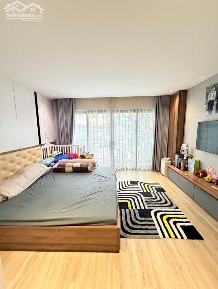 Hình ảnh Bán nhà Huỳnh Thúc Kháng_ô tô tránh_vỉa hè kd sầm uất_kv dân trí cao_56m2_giá chào 22,5 tỷ 2