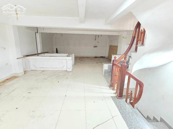 Hình ảnh Bán nhà Pháo Đài Láng_ô tô tránh kd sầm uất_mt hơn 6m_bề thế cực kỳ_75m2_giá chào 32 tỷ 2