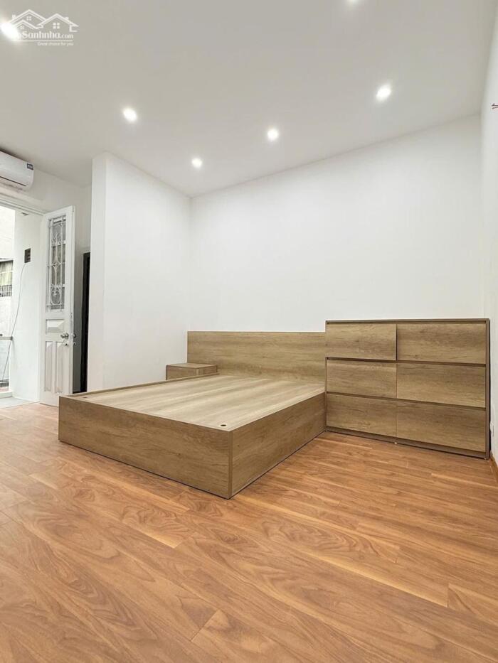 Hình ảnh Bán Nhà Phố Đội Cấn Ba Đình 35m2-4T MT5m- 4 Ngủ 9,3 Tỷ Có Thương Lượng. 3