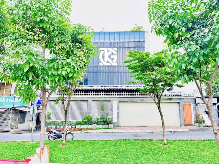 Hình ảnh Cho Thuê Nhà Mặt Tiền: 255 Bến Vân Đồn - Quận 4 - 18x15m 0