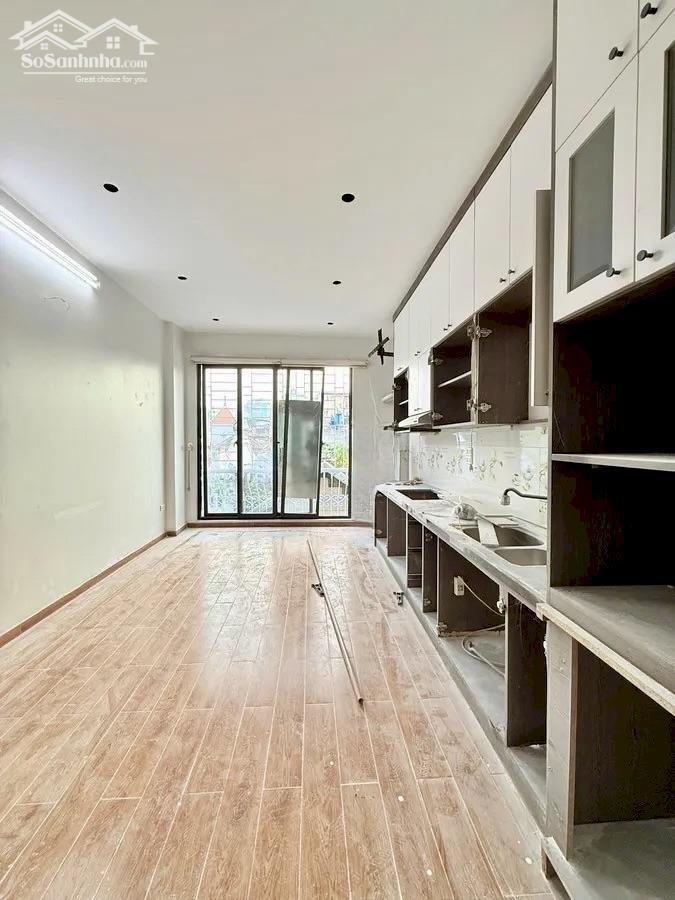 Hình ảnh Bán Nhà Hào Nam - Đống Đa, 35m x 5 Tầng Thang Máy, 3PN Rộng, Full Đồ, Ở Luôn, 12,5 Tỷ 1